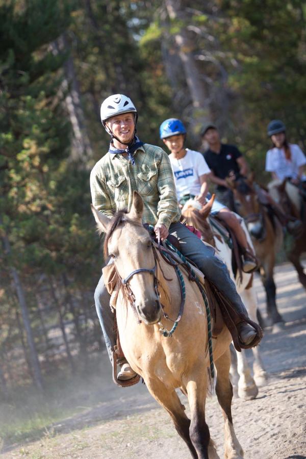 | Headwaters Lodge & Cabins at Flagg Ranch