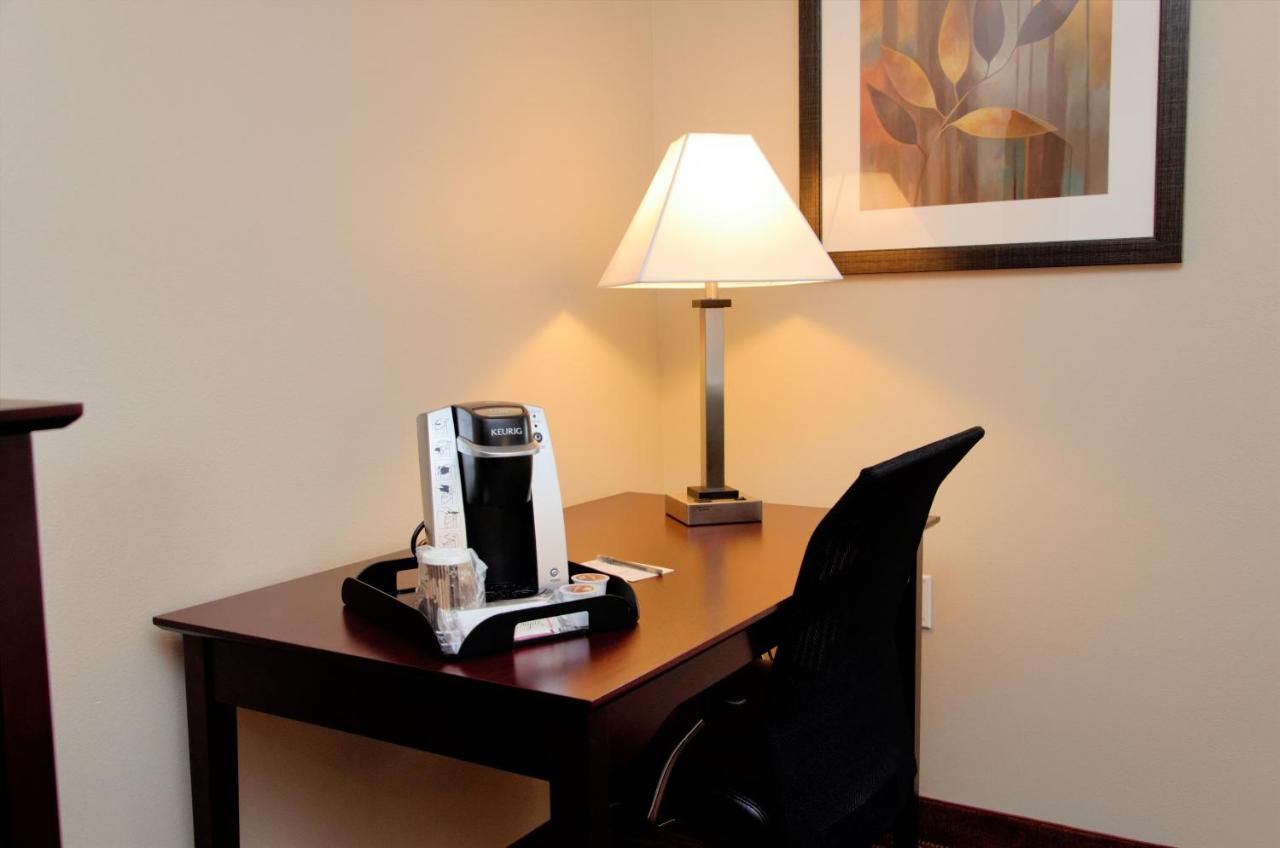 King Room - Disability Access at Cobblestone Inn & Suites - Fort Madison