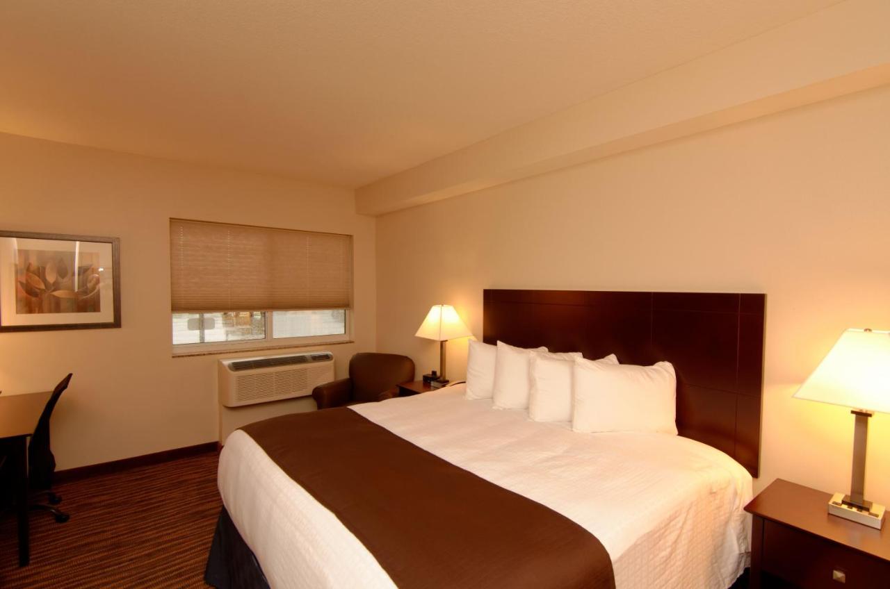 King Room at Cobblestone Inn & Suites - Fort Madison