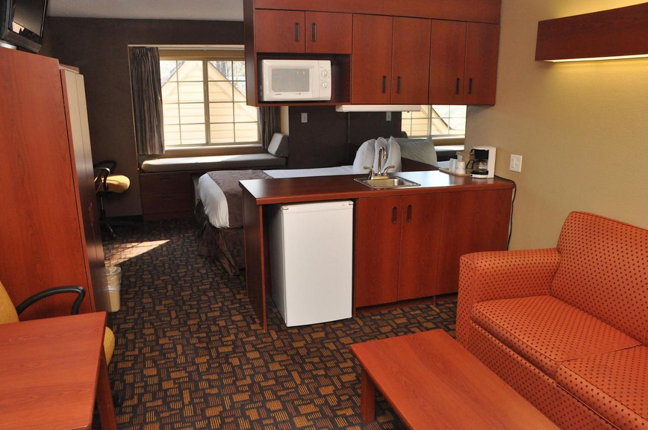 Queen Studio Suite - Non-Smoking at Microtel Inn & Suites by Wyndham Lithonia/Stone Mountain