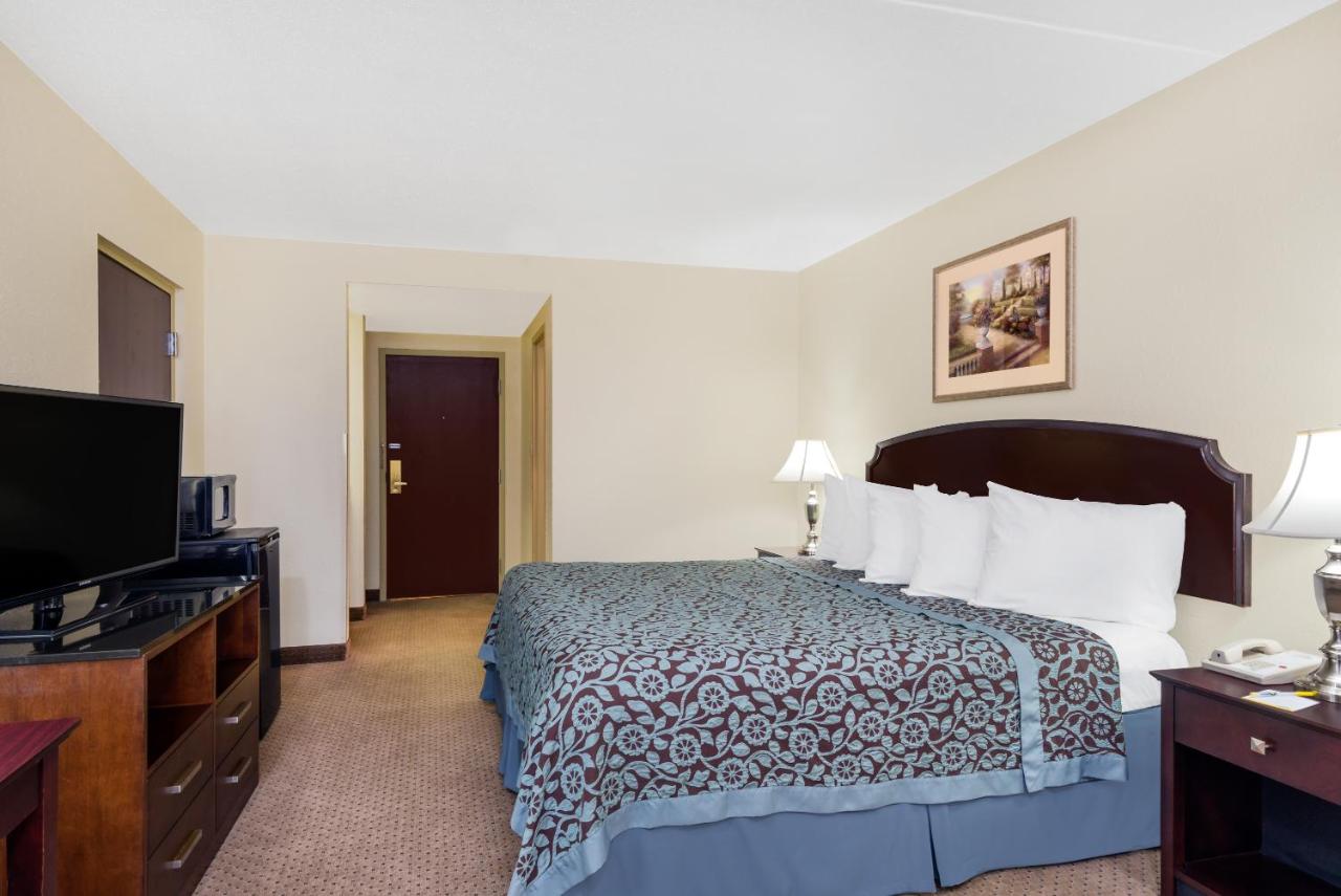 King Room - Non-Smoking at Days Inn by Wyndham Indianapolis/Castleton