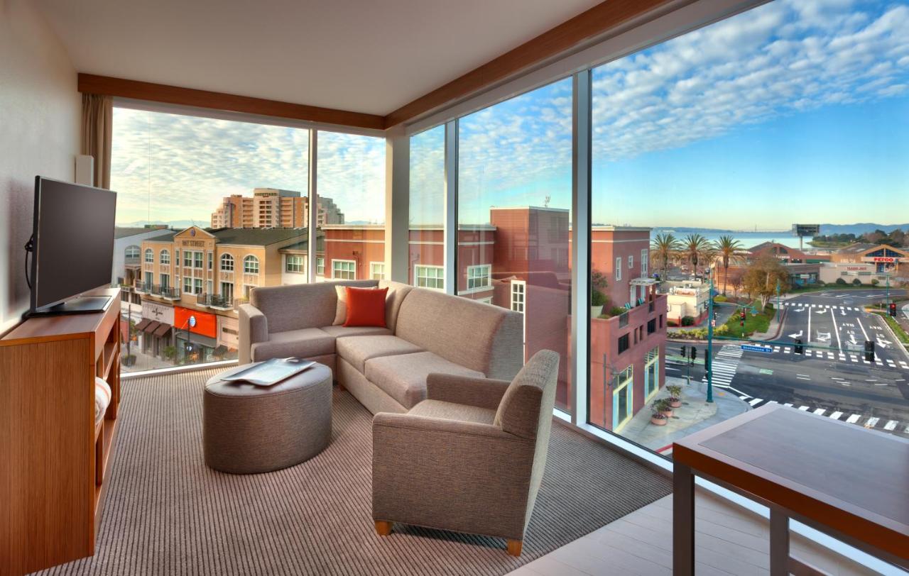 King Suite with Bay View - Dissability Access at Hyatt Place Emeryville/San Francisco Bay Area