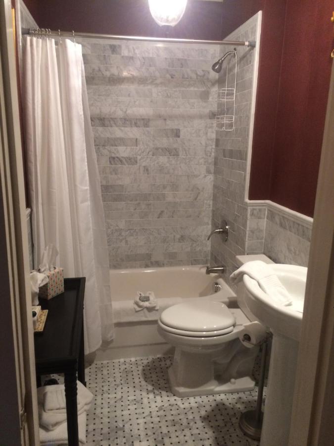  | Belle Oaks Inn