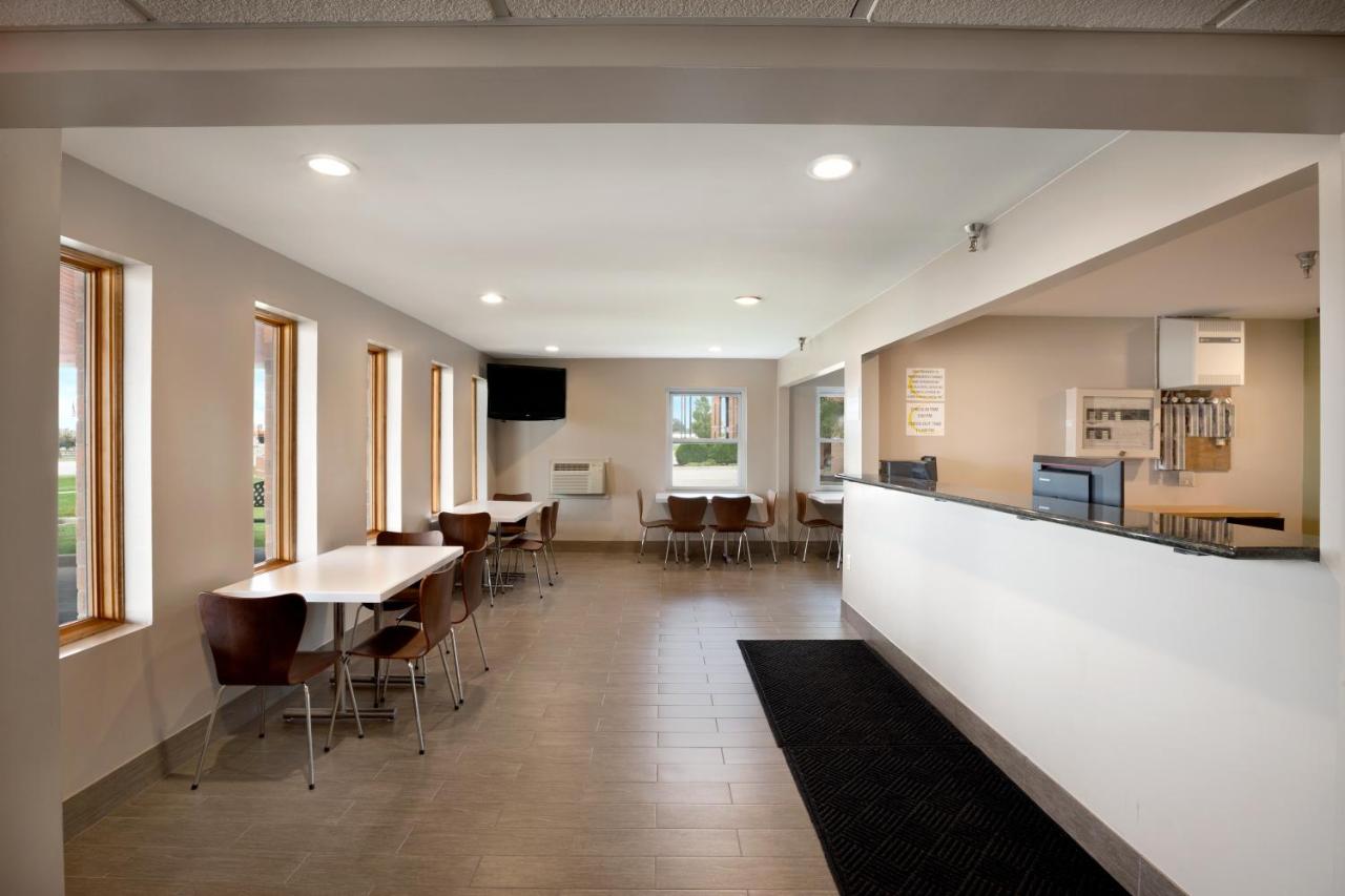 | Super 8 by Wyndham Tuscola