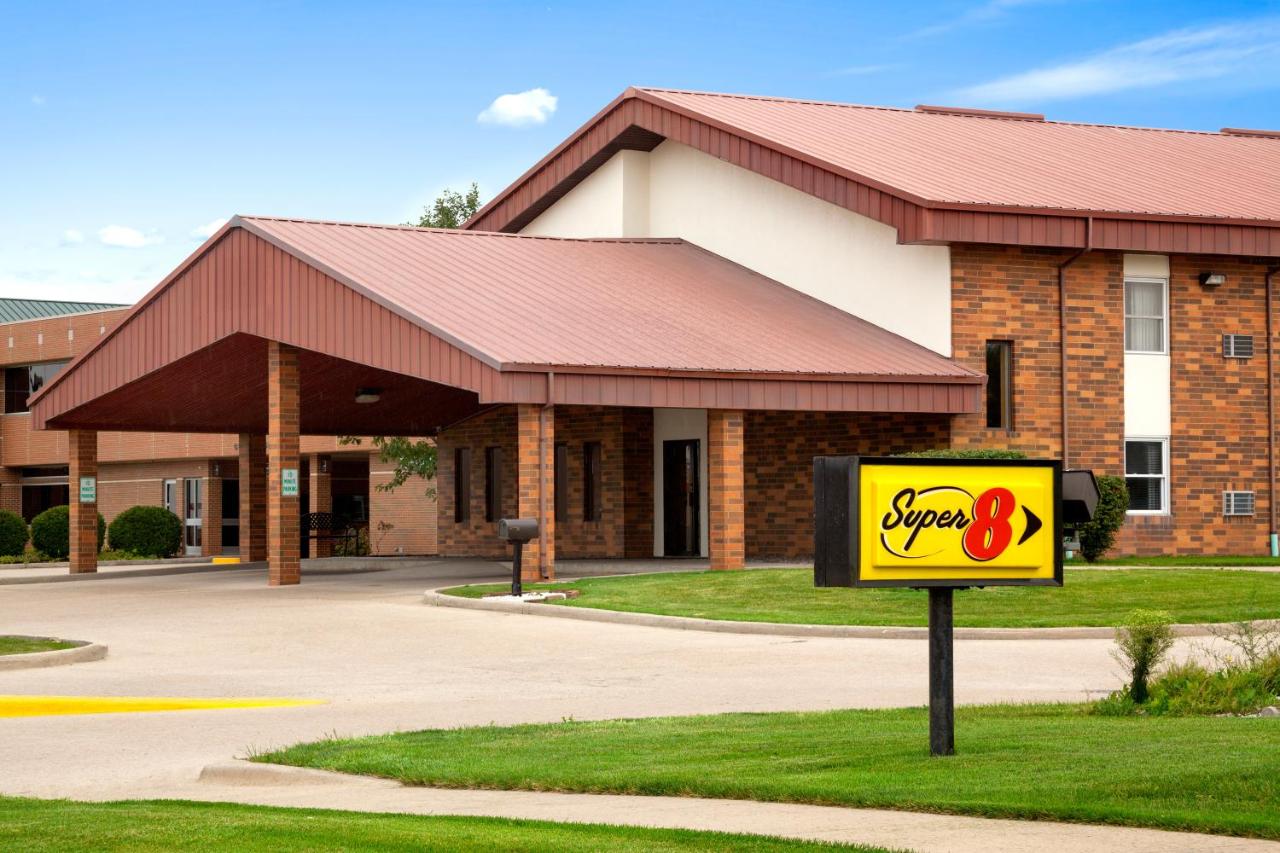 | Super 8 by Wyndham Tuscola