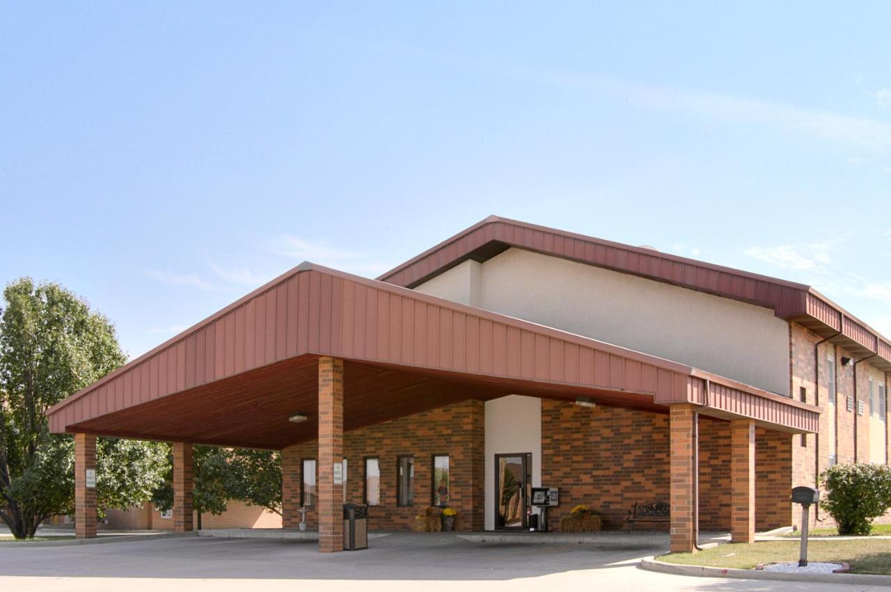 | Super 8 by Wyndham Tuscola