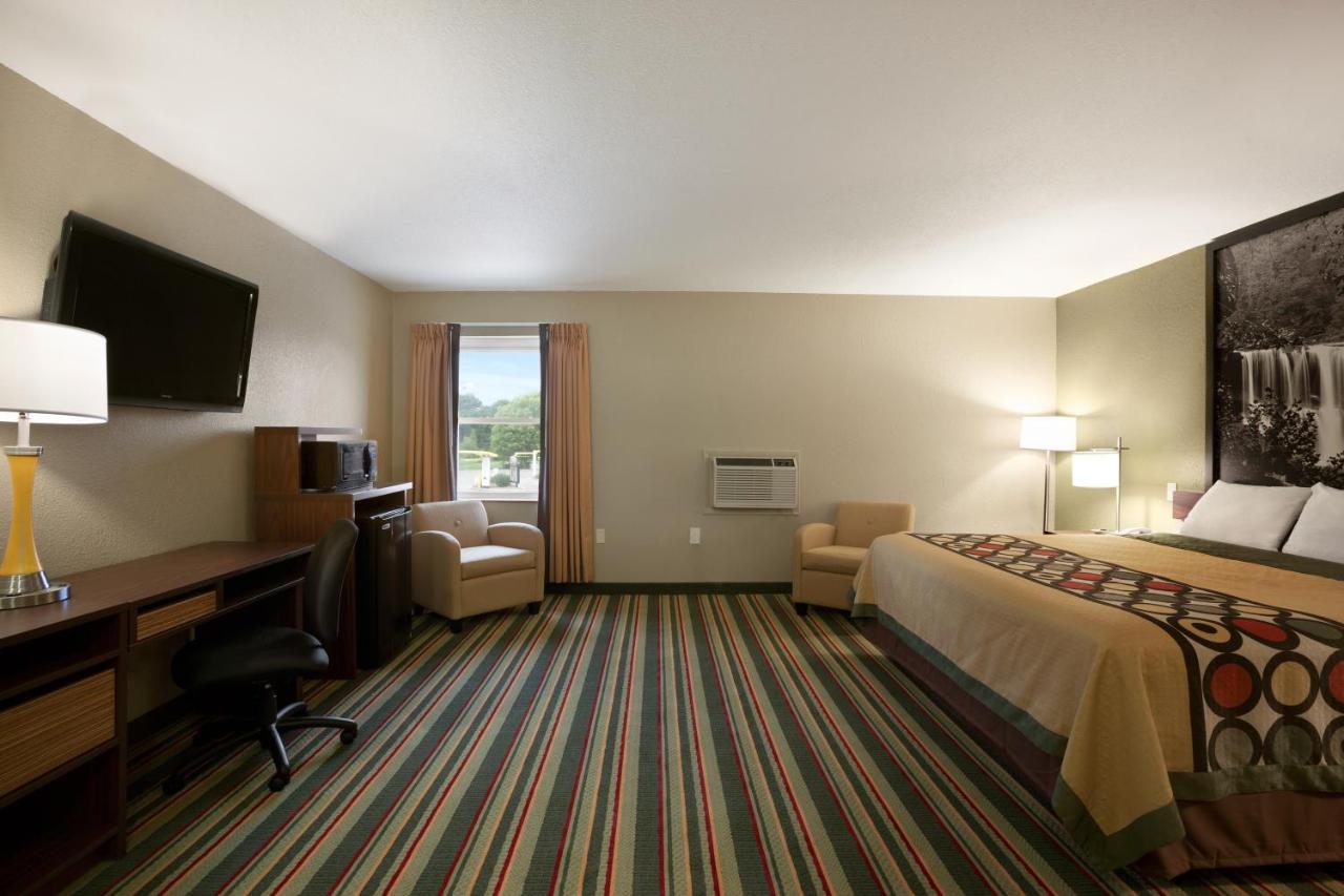 | Super 8 by Wyndham Tuscola