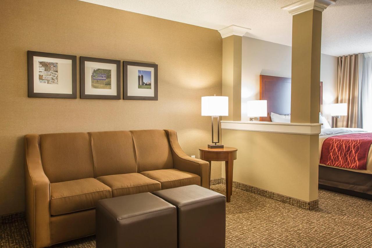 King Suite - Non-Smoking at Comfort Inn PA Turnpike - 1-81