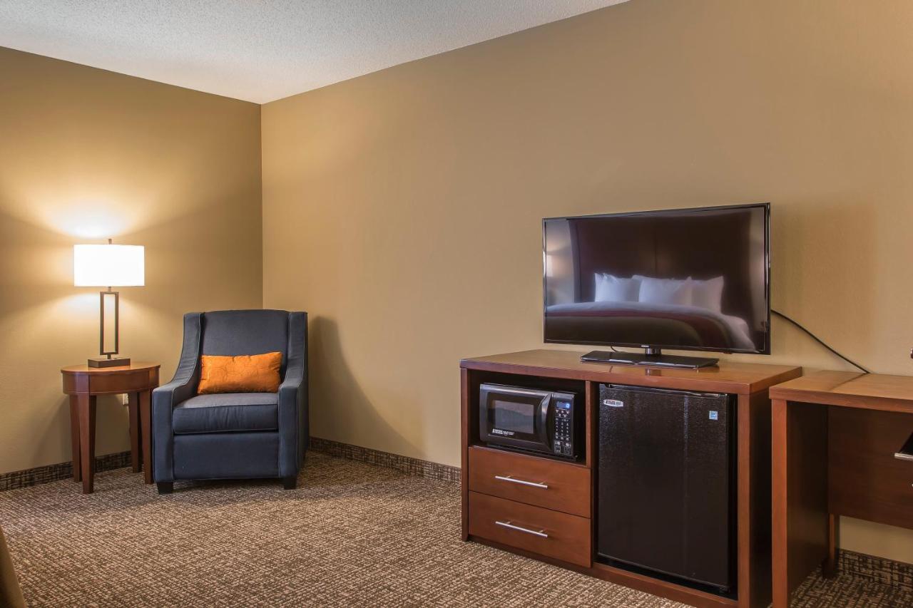 King Suite - Non-Smoking at Comfort Inn PA Turnpike - 1-81