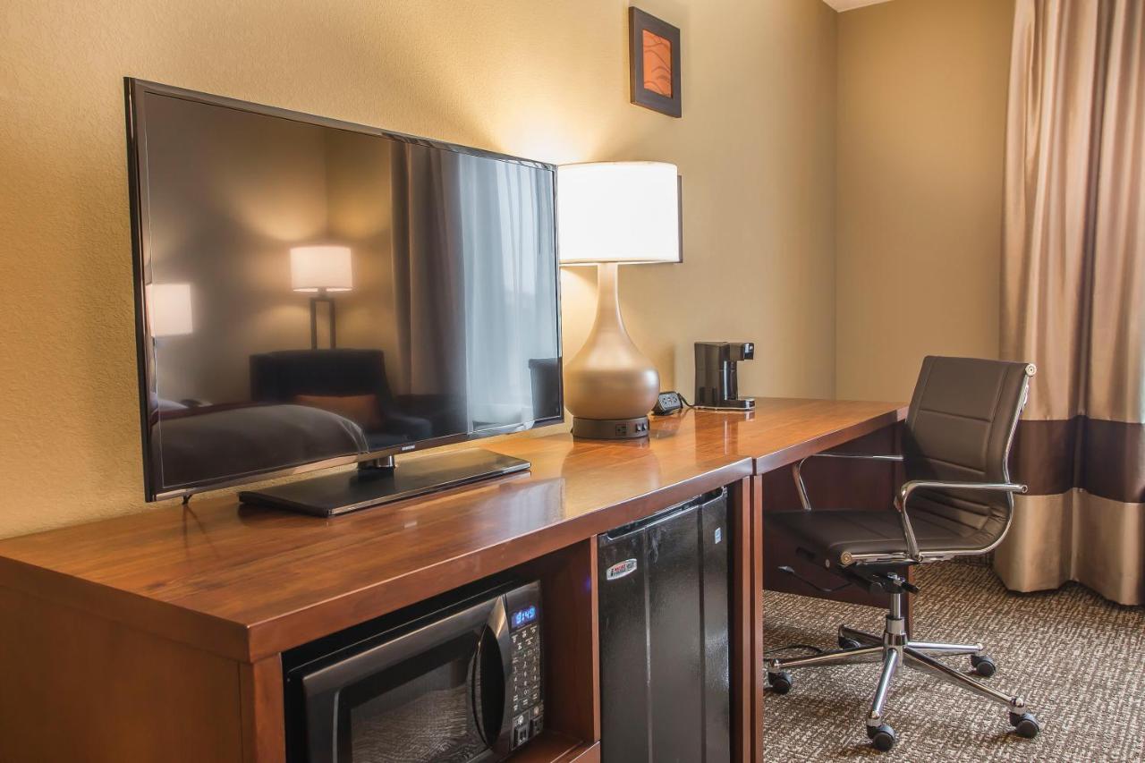 Standard King Room - Non-Smoking at Comfort Inn PA Turnpike - 1-81