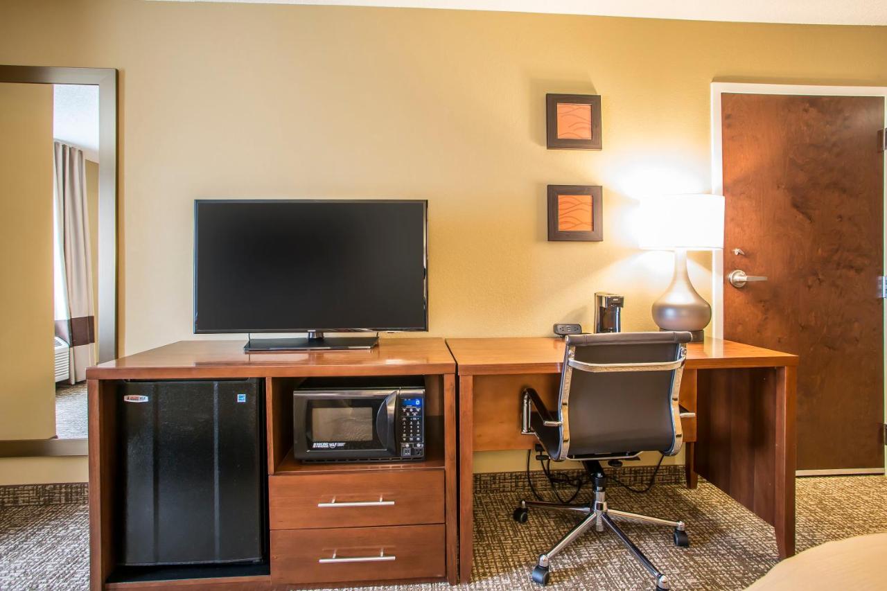 Queen Room with Two Queen Beds - Disability Access at Comfort Inn PA Turnpike - 1-81