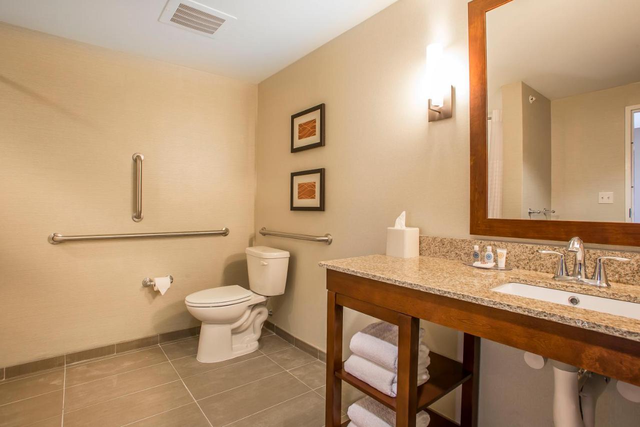 Queen Room with Two Queen Beds - Disability Access at Comfort Inn PA Turnpike - 1-81