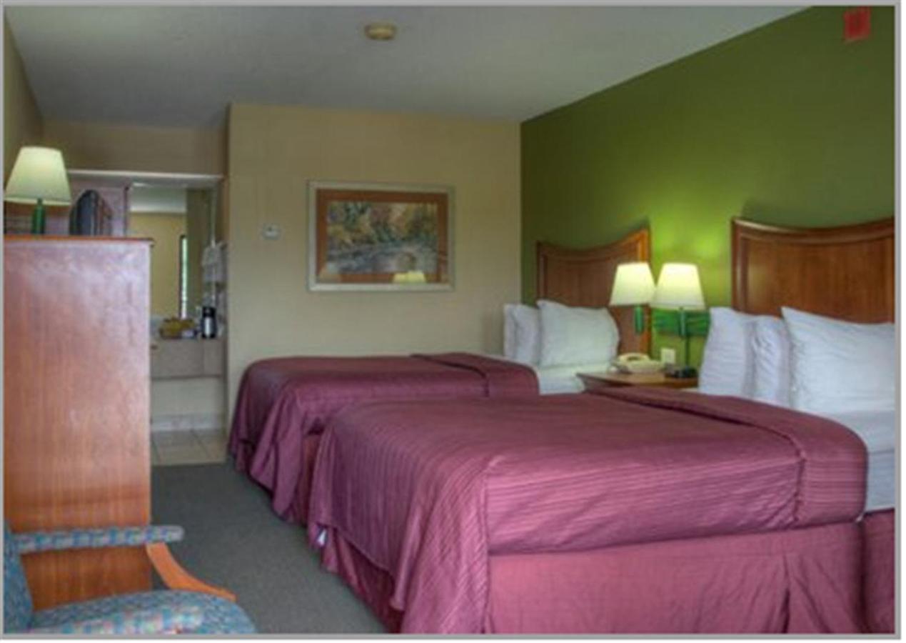 Double Room with Two Double Beds - Non-Smoking at Quality Inn Merchants Drive