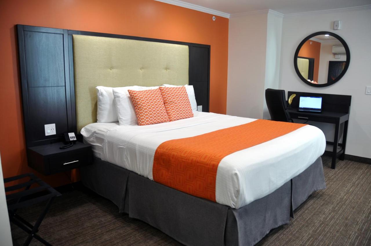 | Pavilion Inn