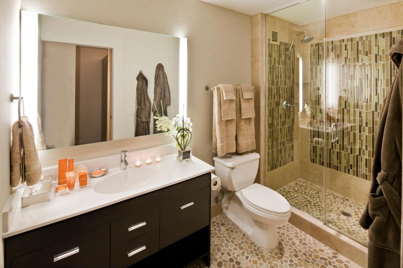 Enclave King Room at Eureka Casino Resort