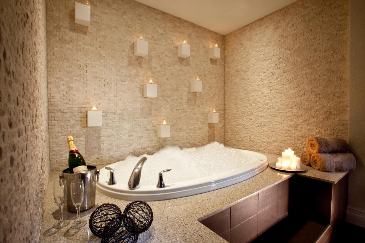 Enclave King Spa Suite at Eureka Casino Resort