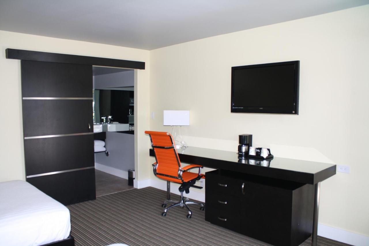 Deluxe Double Room with Two Double Beds at Hotel Current