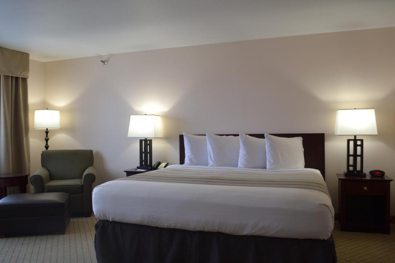 King Room - Disability Access Roll in Shower /Non-Smoking at Country Inn & Suites by Radisson, Abingdon, VA