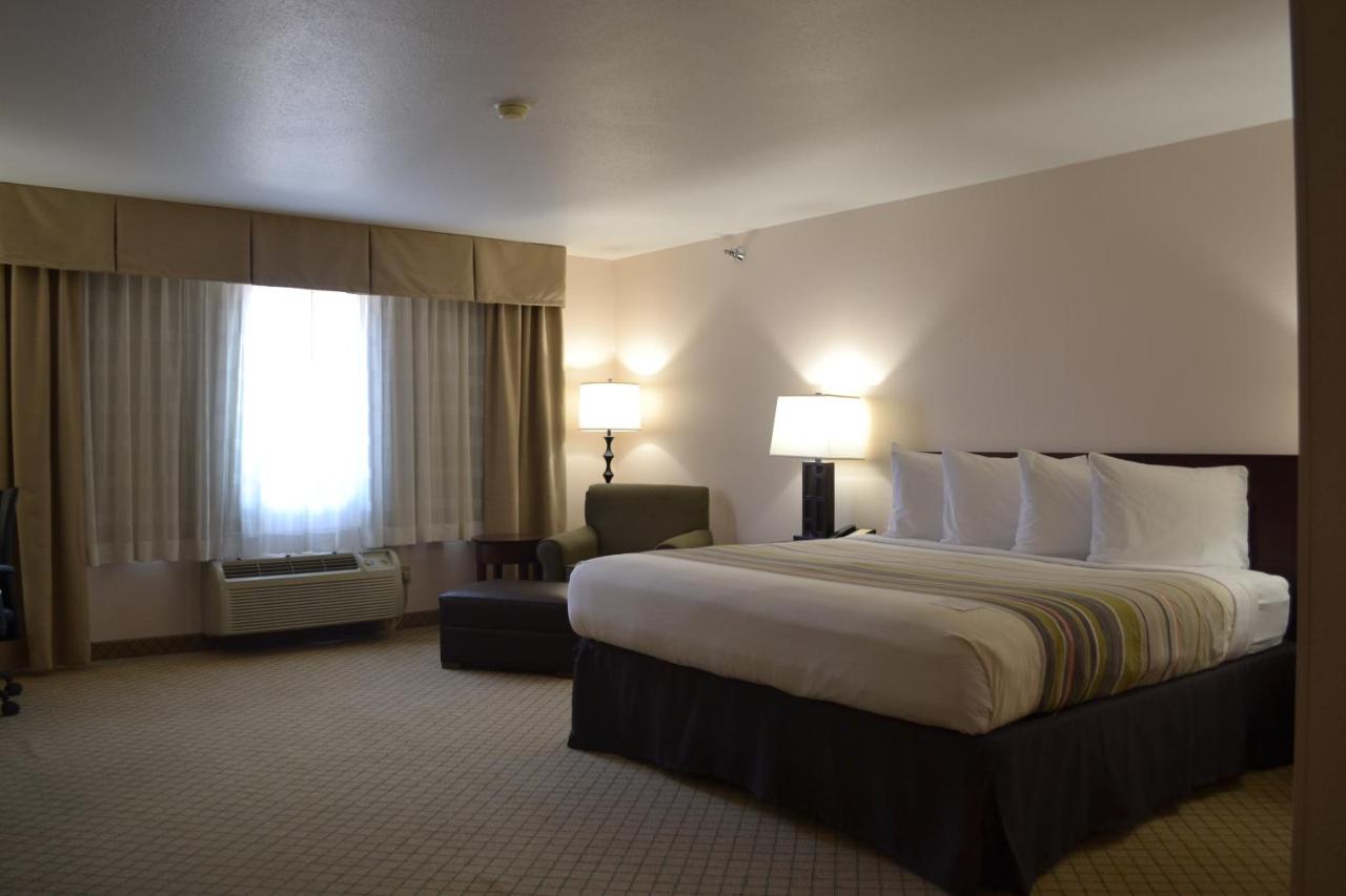 King Room - Disability Access Roll in Shower /Non-Smoking at Country Inn & Suites by Radisson, Abingdon, VA
