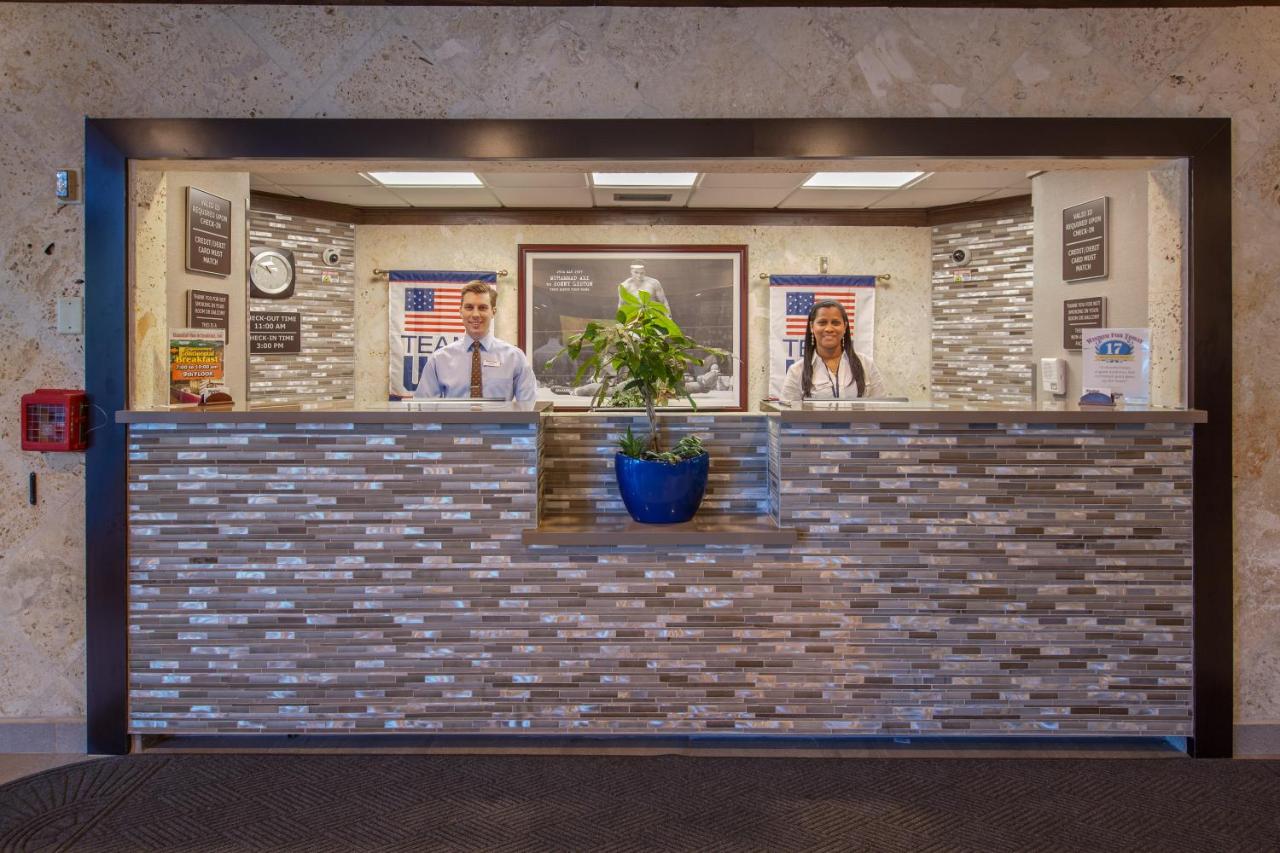 | Stadium Hotel