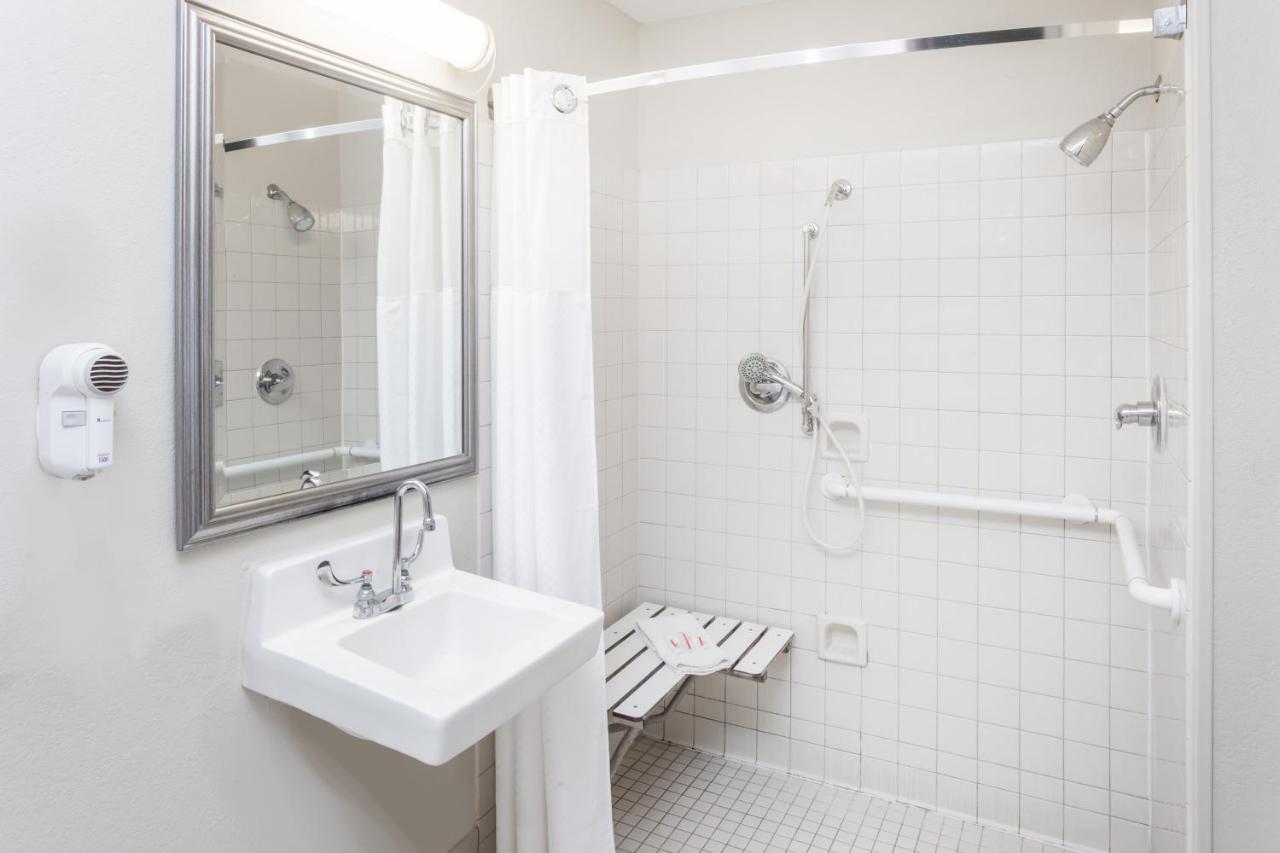 King Room with Roll-In Shower - Disability Access at Baymont by Wyndham Peoria