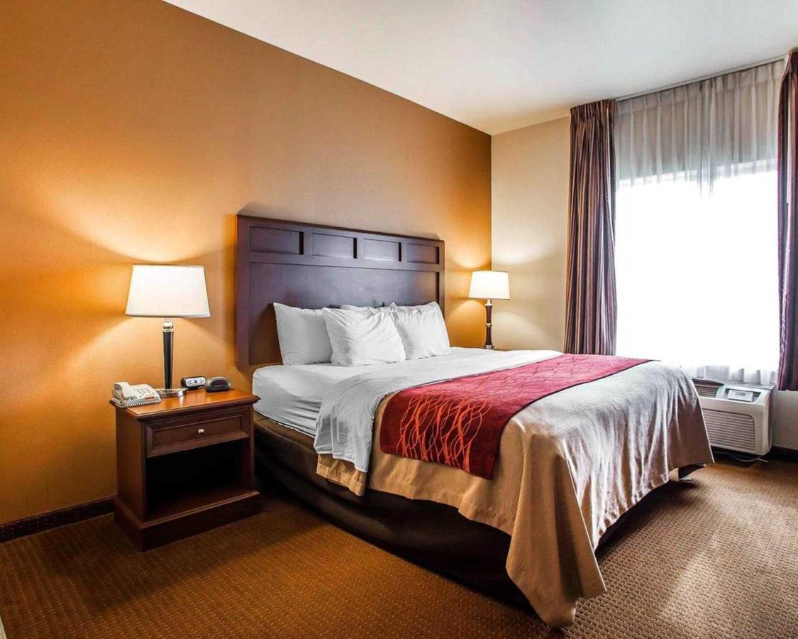 King Room - Non-Smoking at Comfort Inn & Suites Grinnell near I-80