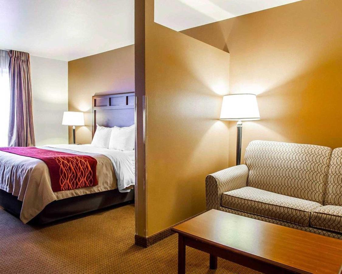 King Room - Non-Smoking at Comfort Inn & Suites Grinnell near I-80