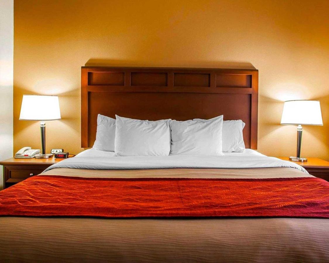 King Room - Non-Smoking at Comfort Inn & Suites Grinnell near I-80