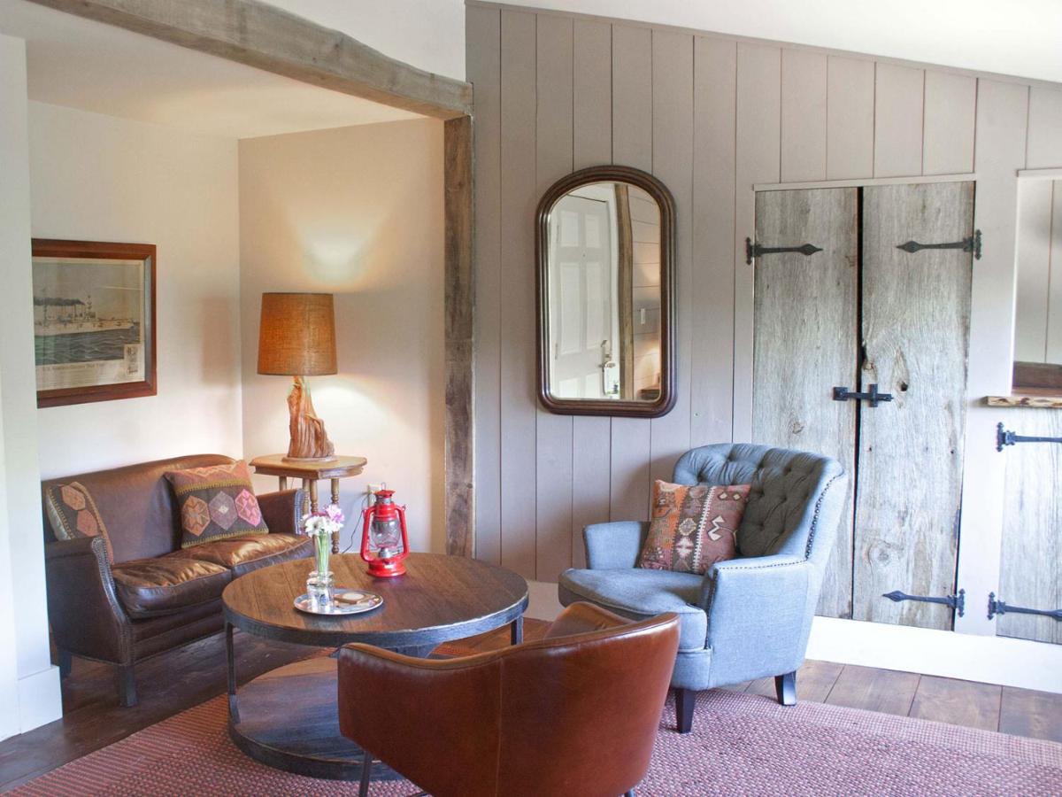 | Three Chimneys Inn