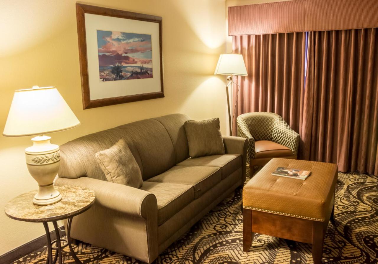 One-Bedroom Suite at MCM Elegante Lodge & Suites Ruidoso