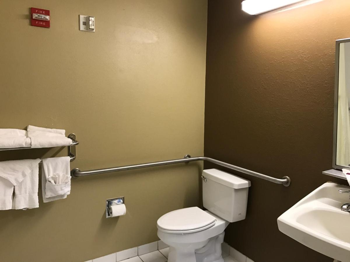 Queen Room - Mobility Access/Non-Smoking at Microtel Inn & Suites by Wyndham Lithonia/Stone Mountain