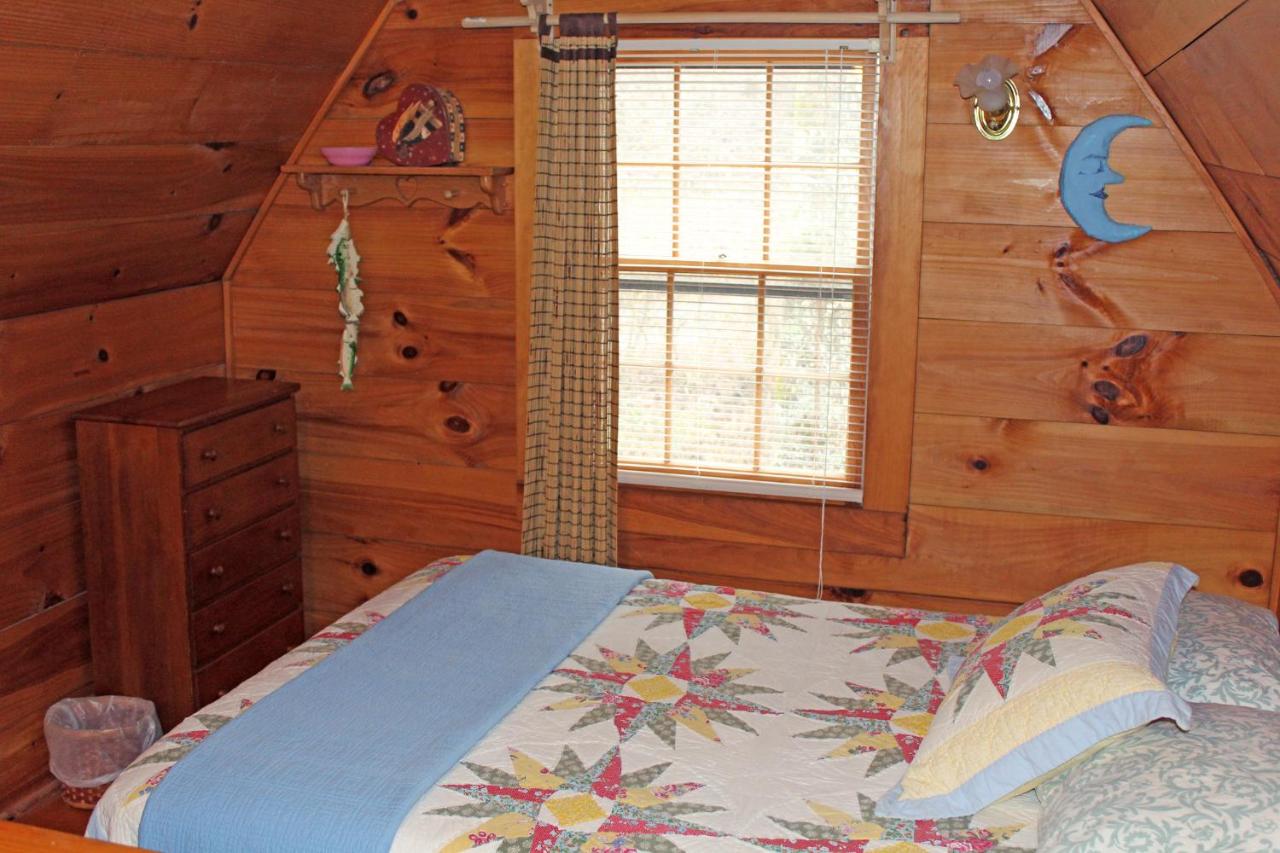 | Henson Cove Place Bed and Breakfast w/Cabin