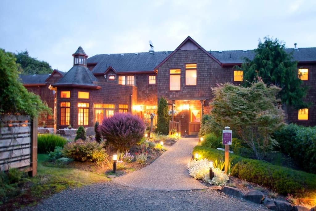 | Arch Cape Inn and Retreat