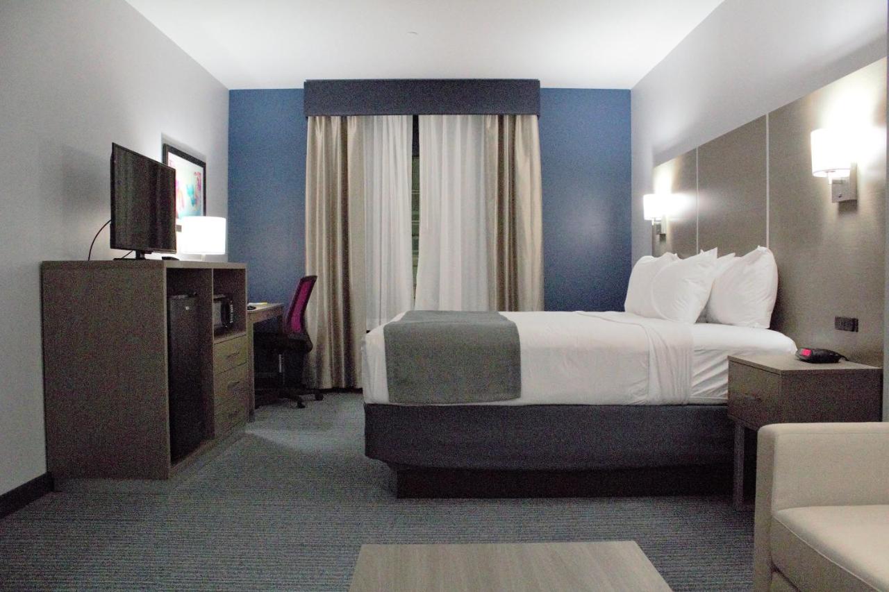 | Days Inn & Suites by Wyndham Houston NW Cypress