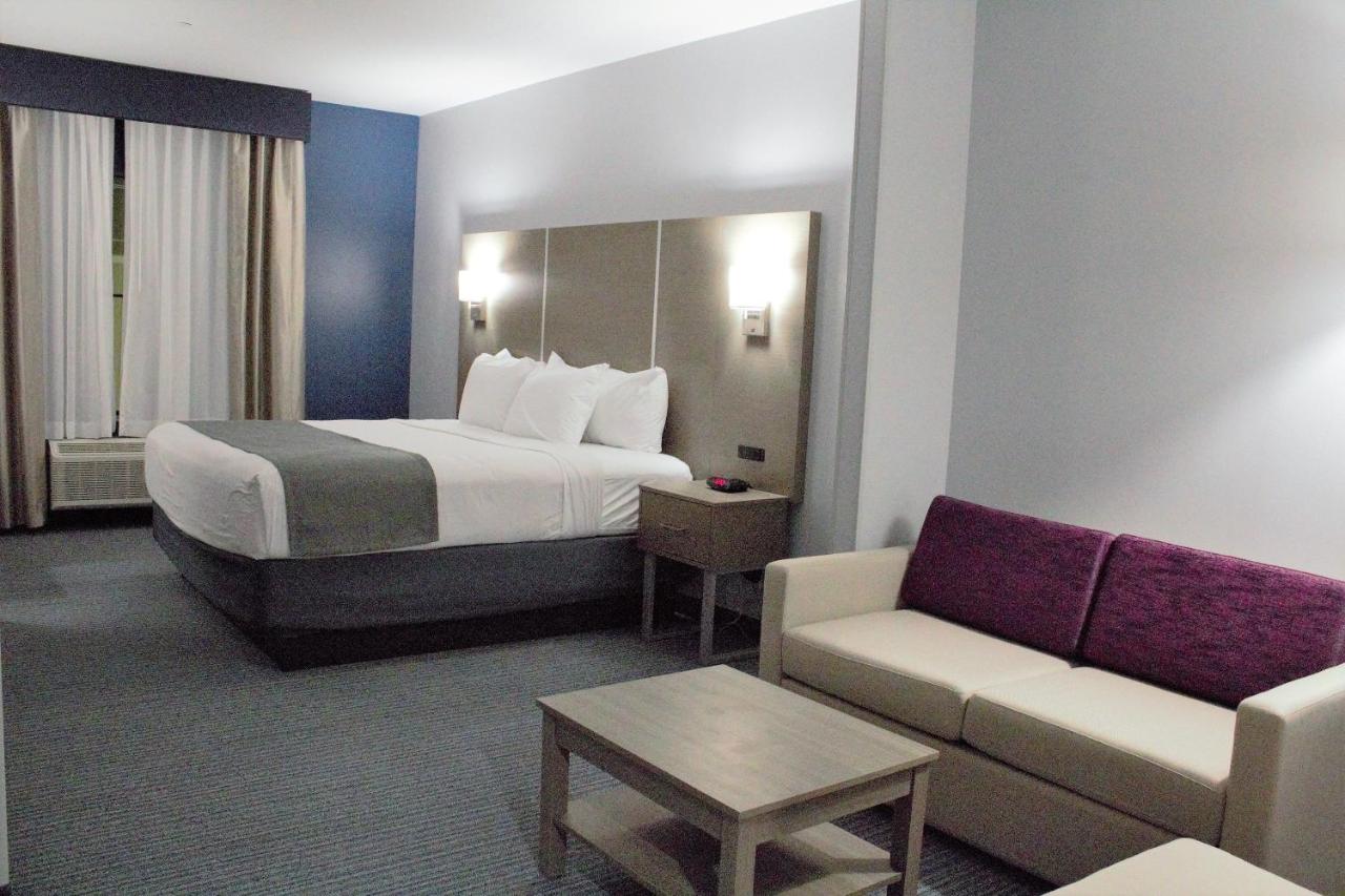 | Days Inn & Suites by Wyndham Houston NW Cypress