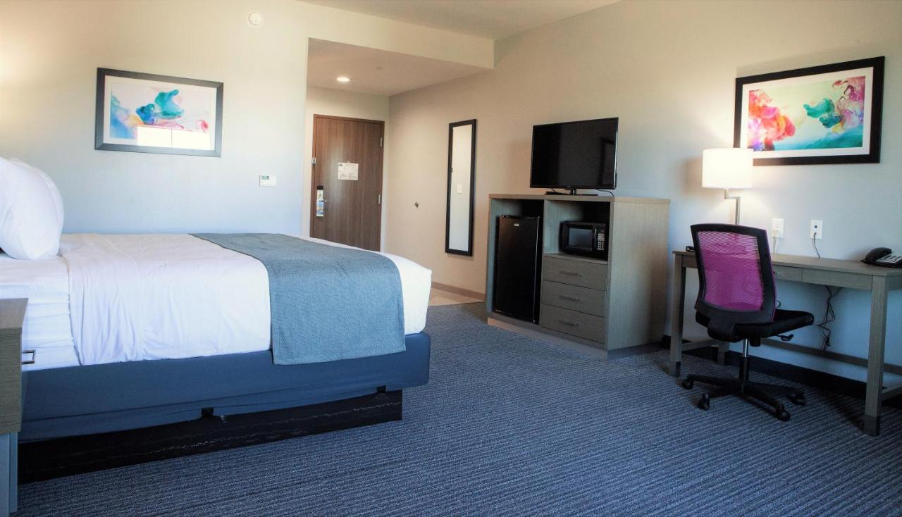 | Days Inn & Suites by Wyndham Houston NW Cypress