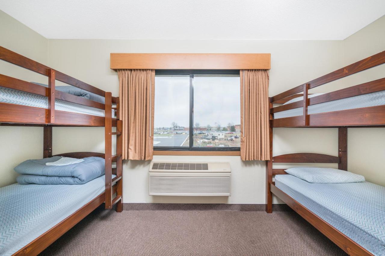 | Days Inn & Suites by Wyndham Baxter Brainerd Area