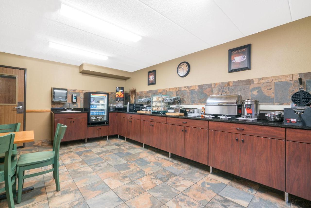 | Days Inn & Suites by Wyndham Baxter Brainerd Area