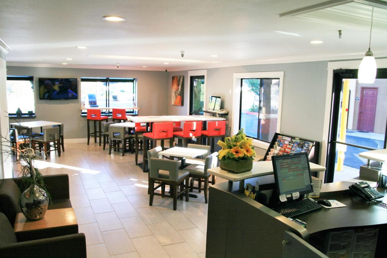 | Days Inn by Wyndham Pinole Berkeley