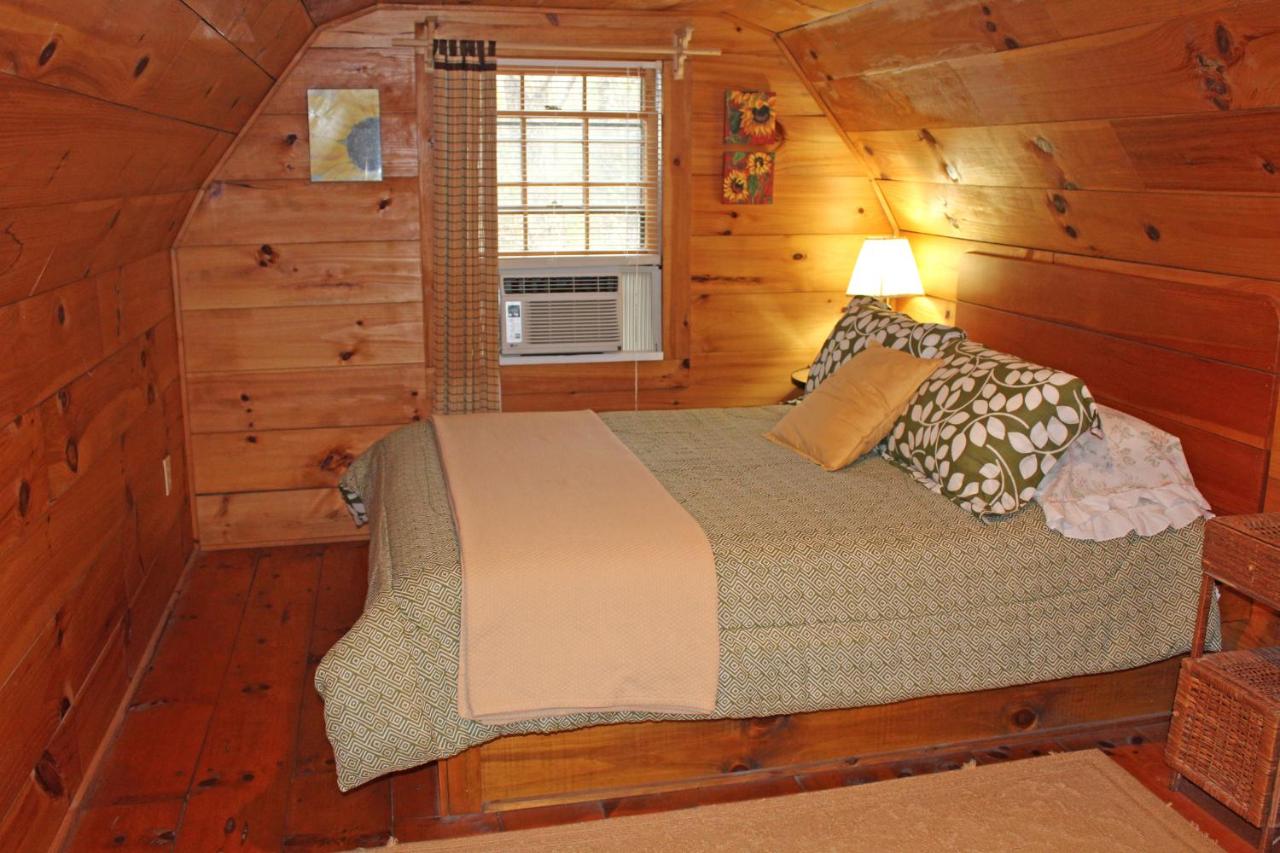 | Henson Cove Place Bed and Breakfast w/Cabin