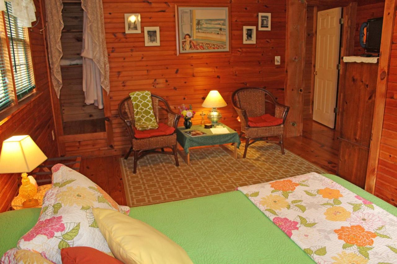 | Henson Cove Place Bed and Breakfast w/Cabin