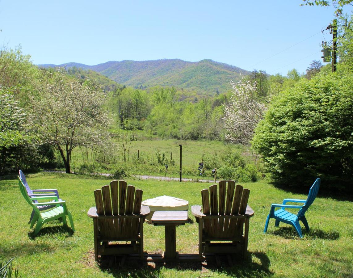 | Henson Cove Place Bed and Breakfast w/Cabin