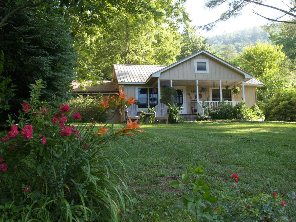 | Henson Cove Place Bed and Breakfast w/Cabin