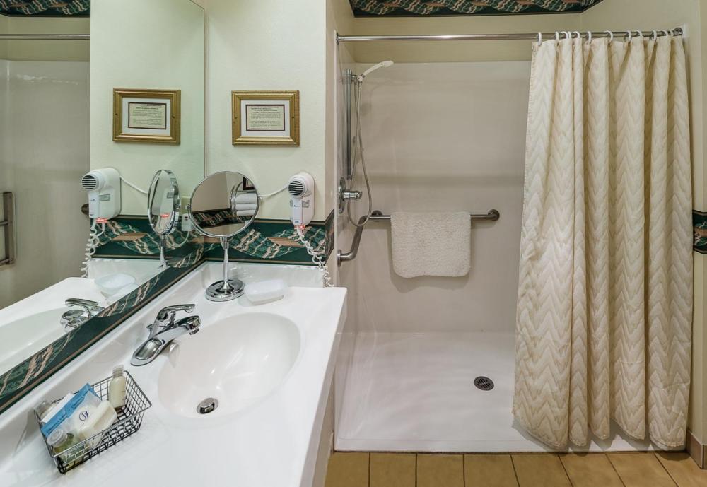 | Fairhaven Village Inn