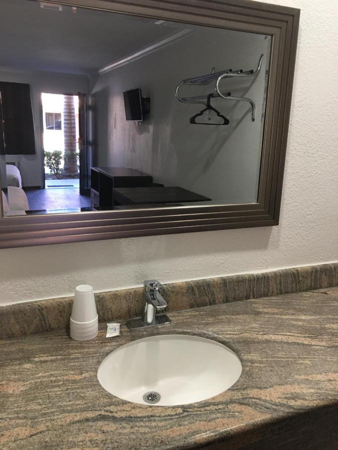  | Econo Lodge