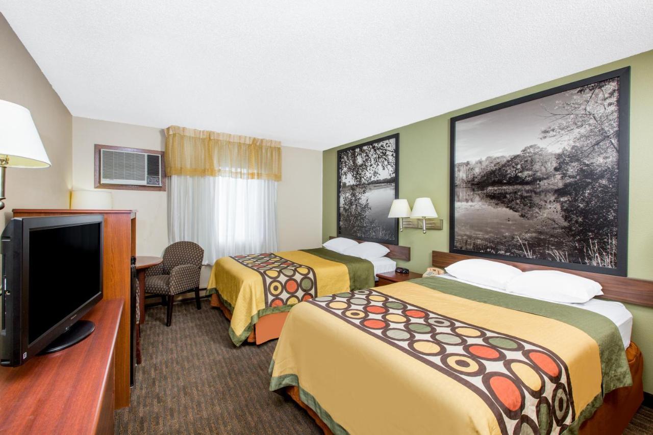 Business Double Room with Two Double Beds - Non-Smoking at Super 8 by Wyndham Fairmont