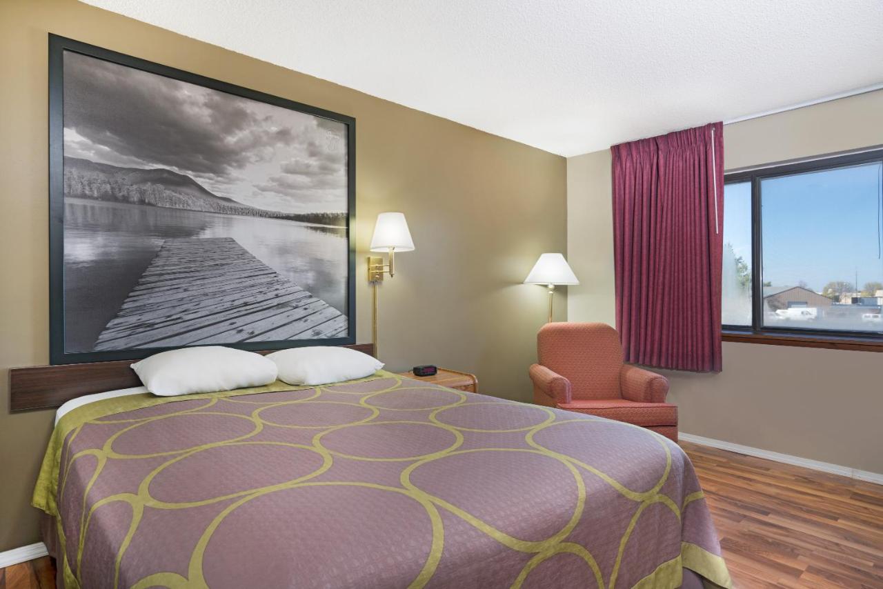 | Super 8 by Wyndham Marshall MN