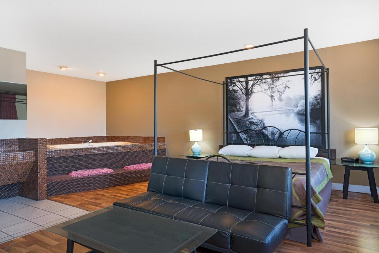 | Super 8 by Wyndham Marshall MN