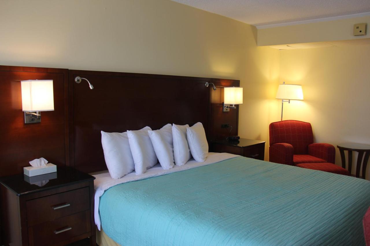 | Seaside Inn & Suites