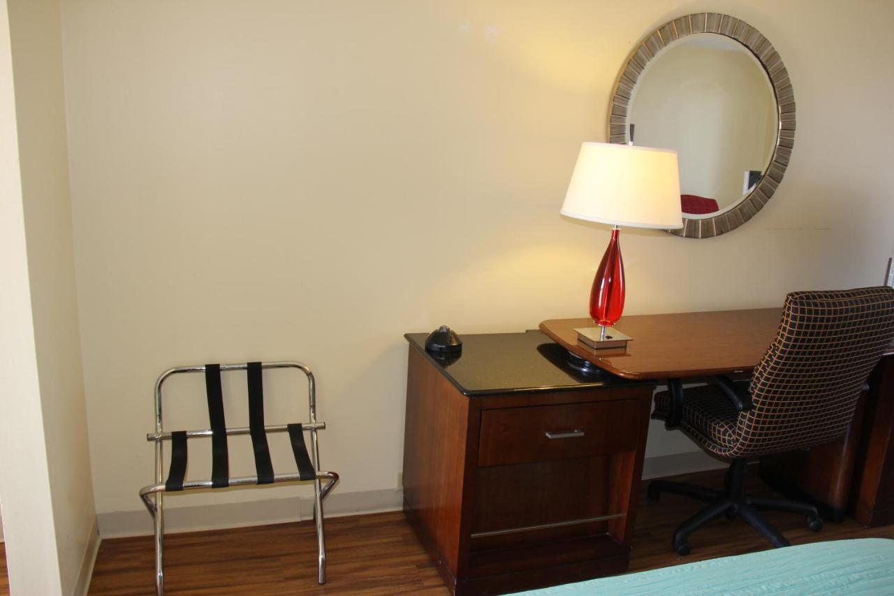 | Seaside Inn & Suites